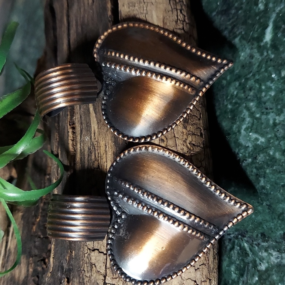 E1774 Bronze Tone Heart Earrings